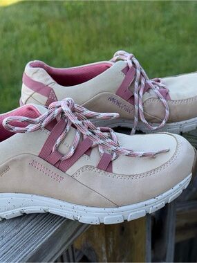 Clarks WaveWalk Waterproof Comfort Walking Shoes | Women’s US 8